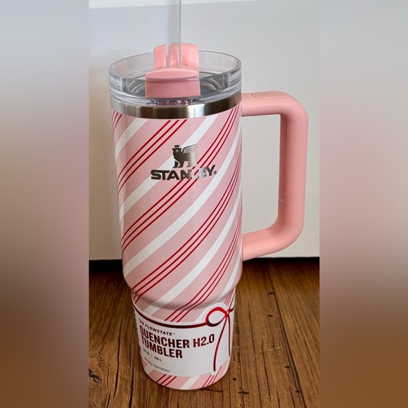 NWT Stanley Holiday Strawberry Twist 30oz Tumbler - Picture 1 of 3